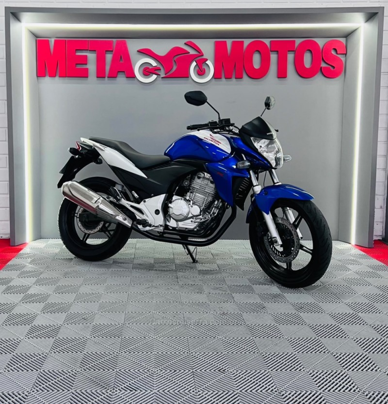 CB 300R  - 2015 - CAMPO BOM