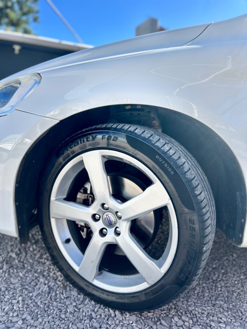 XC60 2.0 T5 R DESIGN TURBO GASOLINA 4P AUTOMÁTICO - 2014 - CAXIAS DO SUL