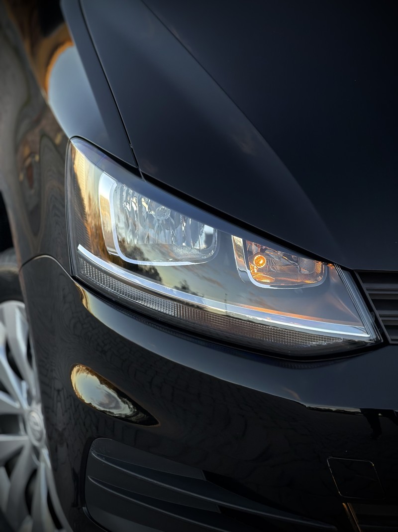 FOX 1.0 MPI TRENDLINE 12V FLEX 4P MANUAL - 2017 - ANTôNIO PRADO