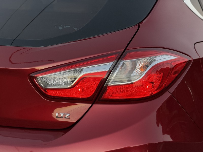 CRUZE 1.4 TURBO LTZ II SPORT HATCH 16V FLEX 4P AUTOMÁTICO - 2017 - DOIS IRMãOS