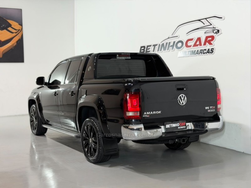 AMAROK 3.0 V6 TDI HIGHLINE CD DIESEL 4MOTION AUTOMÁTICO - 2018 - ESTâNCIA VELHA