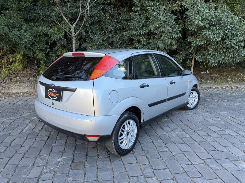 FOCUS 1.8 GLX 16V GASOLINA 4P MANUAL - 2003 - CAXIAS DO SUL