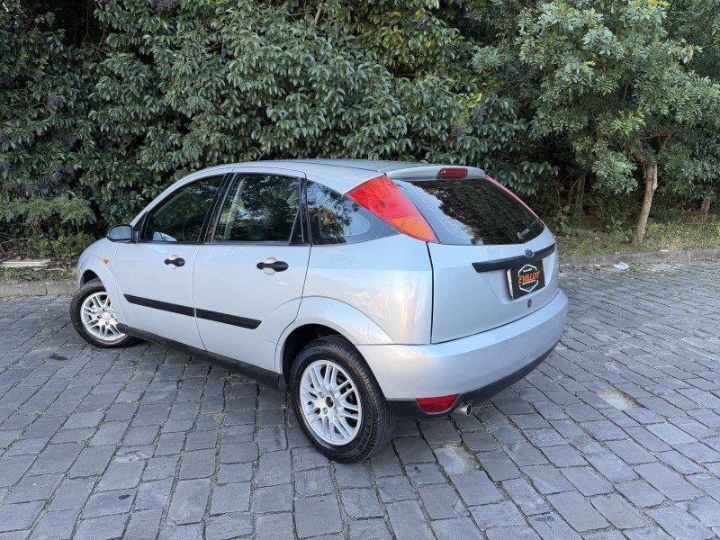 FOCUS 1.8 GLX 16V GASOLINA 4P MANUAL - 2003 - CAXIAS DO SUL