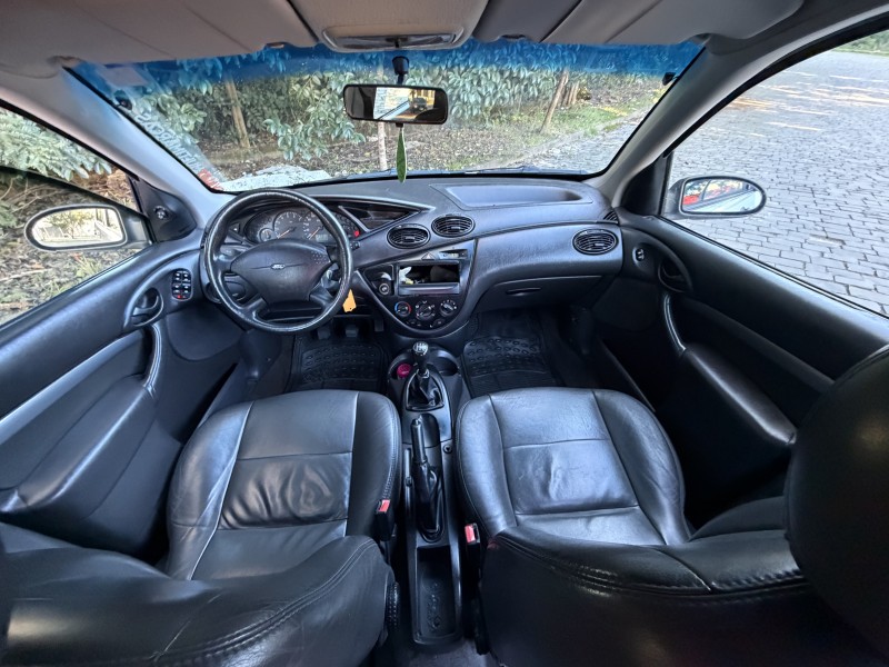 FOCUS 1.8 GLX 16V GASOLINA 4P MANUAL - 2003 - CAXIAS DO SUL