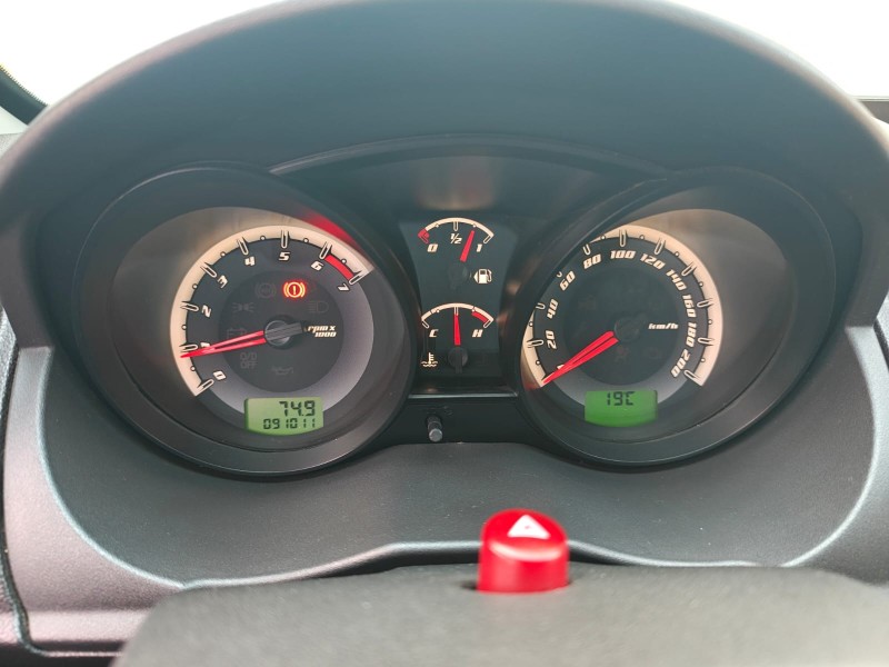 FIESTA 1.6 MPI SEDAN 8V FLEX 4P MANUAL - 2013 - FARROUPILHA