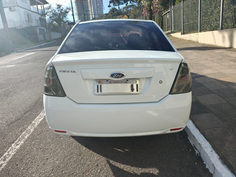 FIESTA 1.6 MPI SEDAN 8V FLEX 4P MANUAL - 2013 - FARROUPILHA