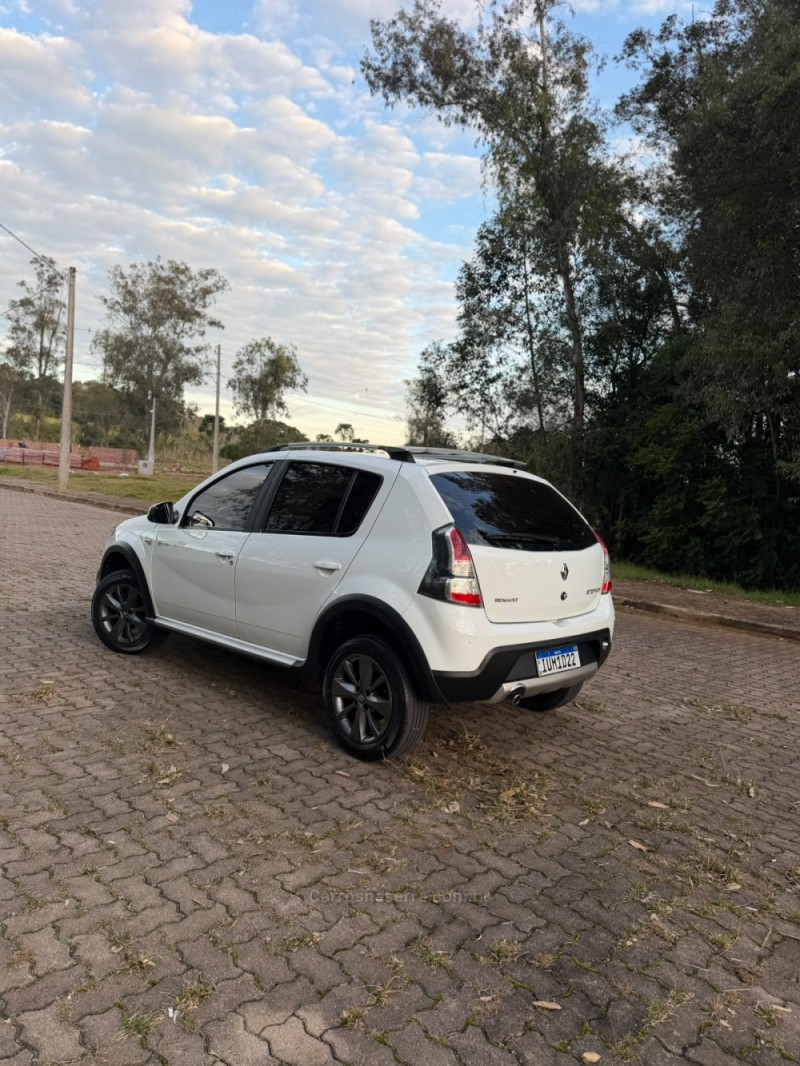 SANDERO 1.6 STEPWAY 8V FLEX 4P MANUAL - 2014 - ARROIO DO MEIO