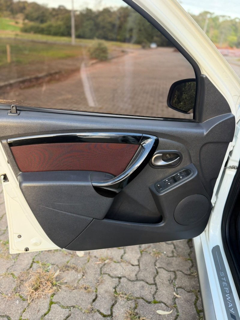 SANDERO 1.6 STEPWAY 8V FLEX 4P MANUAL - 2014 - ARROIO DO MEIO