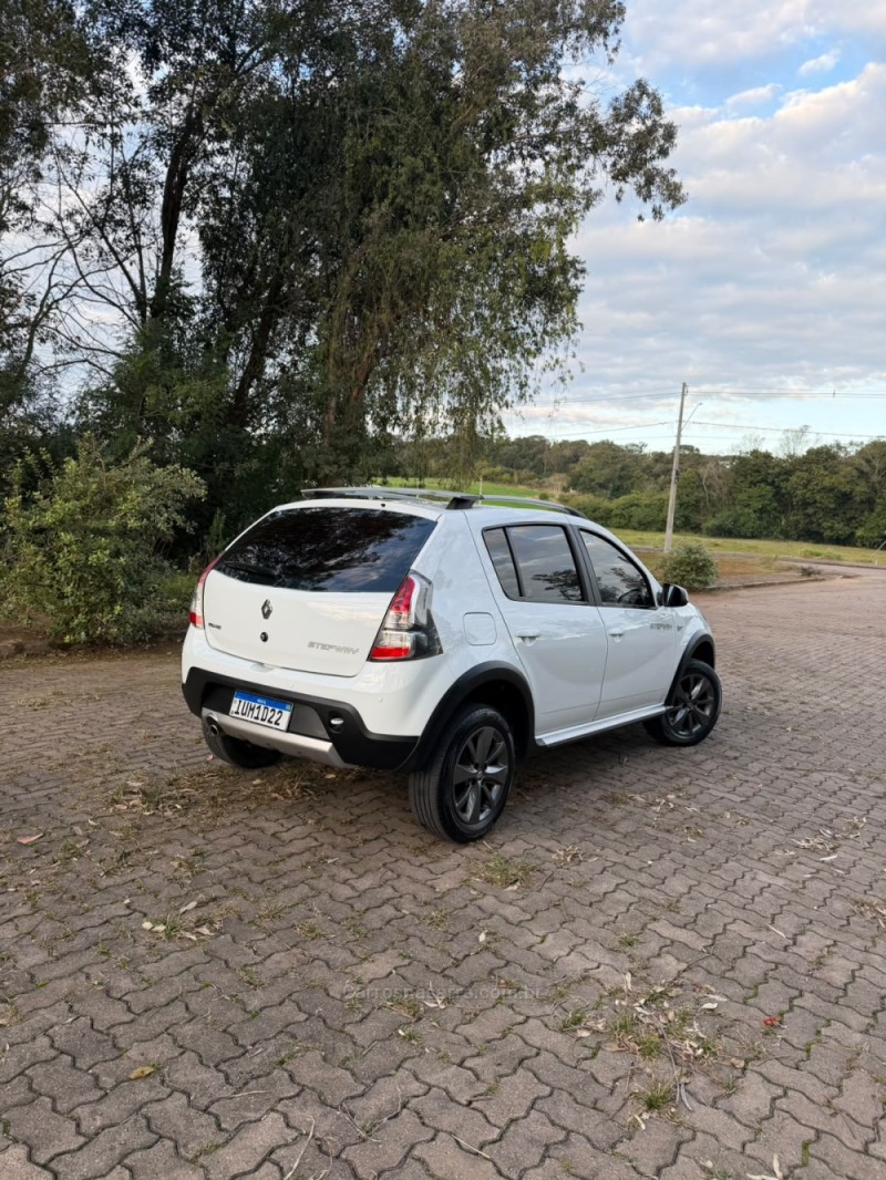 SANDERO 1.6 STEPWAY 8V FLEX 4P MANUAL - 2014 - ARROIO DO MEIO