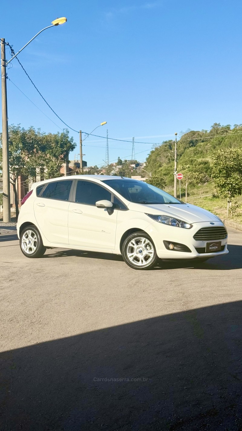 FIESTA 1.6 SEL HATCH 16V FLEX 4P MANUAL - 2017 - FLORES DA CUNHA