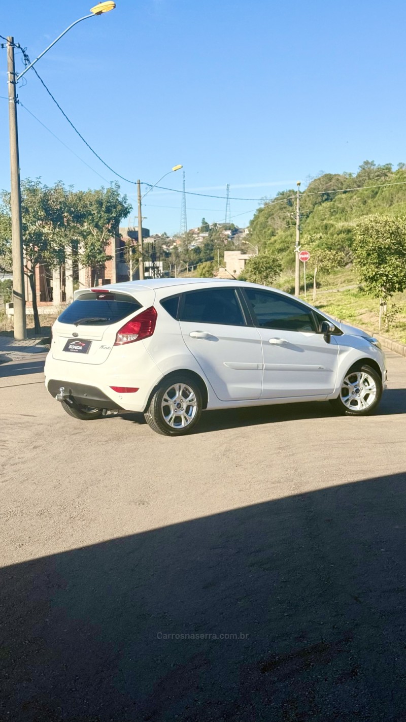 FIESTA 1.6 SEL HATCH 16V FLEX 4P MANUAL - 2017 - FLORES DA CUNHA