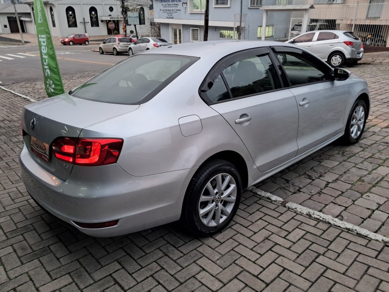 JETTA 2.0 COMFORTLINE FLEX 4P MANUAL - 2012 - CAXIAS DO SUL