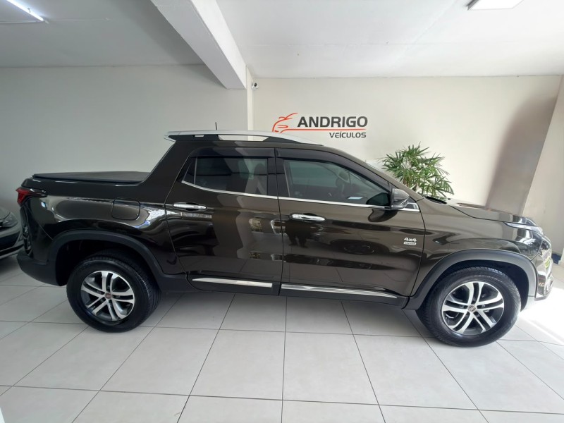 TORO 2.0 16V TURBO DIESEL VOLCANO AT9 4X4 AUTOMÁTICO - 2017 - CAXIAS DO SUL