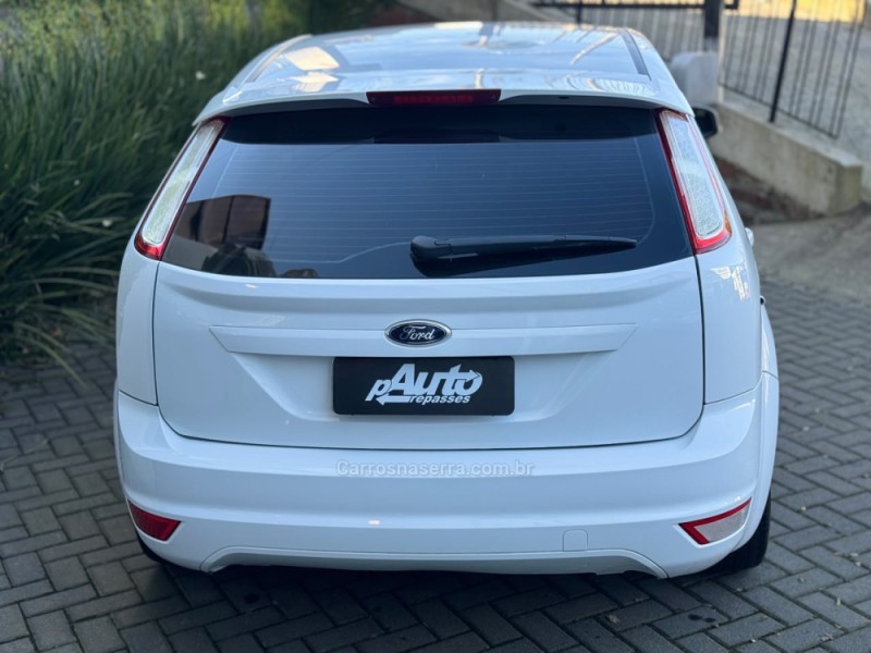 FOCUS 1.6 SE 16V FLEX 4P MANUAL - 2013 - FARROUPILHA