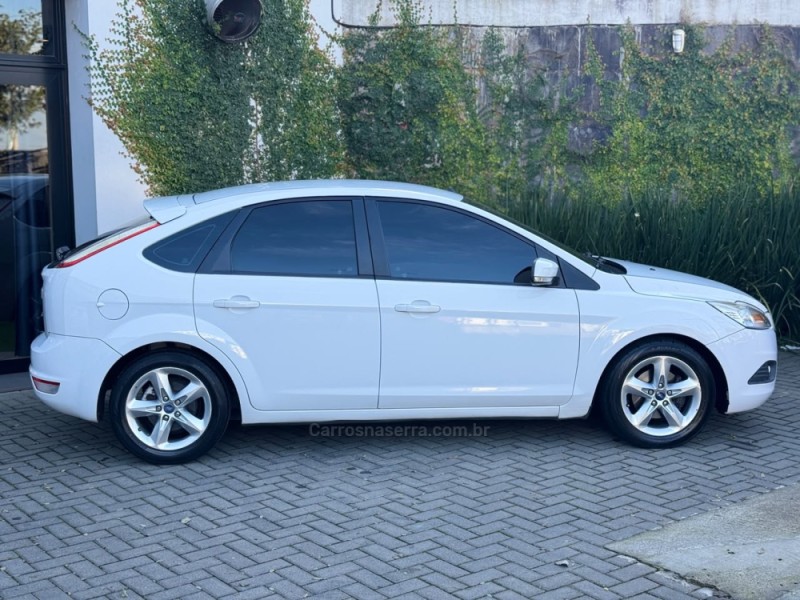 FOCUS 1.6 SE 16V FLEX 4P MANUAL - 2013 - FARROUPILHA