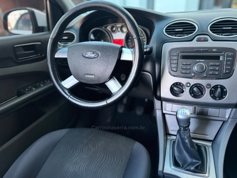 FOCUS 1.6 SE 16V FLEX 4P MANUAL - 2013 - FARROUPILHA