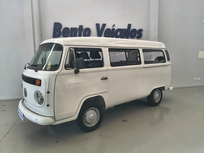 KOMBI 1.6 MI STD LOTAÇÃO 8V GASOLINA 3P MANUAL