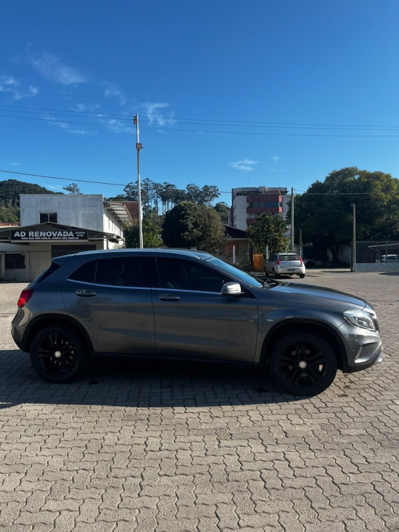GLA 200 1.6 CGI ADVANCE 16V TURBO FLEX 4P AUTOMÁTICO - 2017 - CARLOS BARBOSA