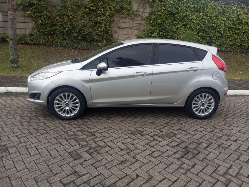 FIESTA 1.6 TITANIUM HATCH 16V FLEX 4P AUTOMÁTICO - 2016 - CAXIAS DO SUL