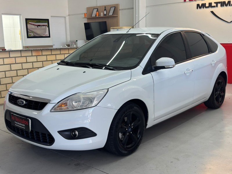 FOCUS 2.0 SE PLUS 16V FLEX 4P AUTOMÁTICO - 2013 - CAXIAS DO SUL