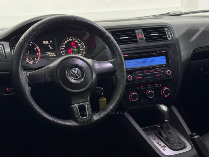 JETTA  - 2011 - ESTâNCIA VELHA