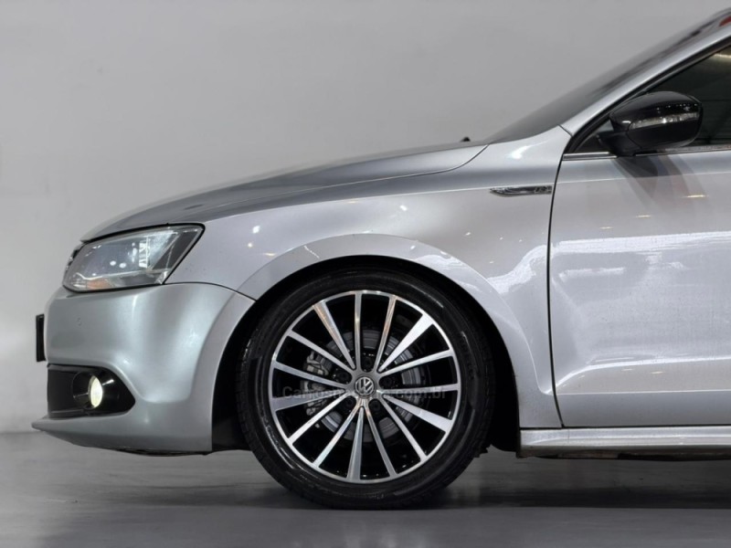 JETTA 2.0 COMFORTLINE FLEX 4P TIPTRONIC - 2011 - ESTâNCIA VELHA