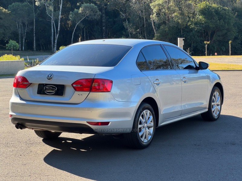 JETTA 2.0 COMFORTLINE FLEX 4P TIPTRONIC - 2011 - GRAMADO
