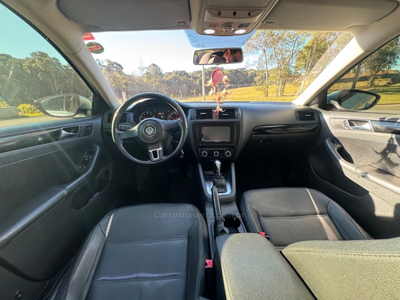 JETTA 2.0 COMFORTLINE FLEX 4P TIPTRONIC - 2011 - GRAMADO