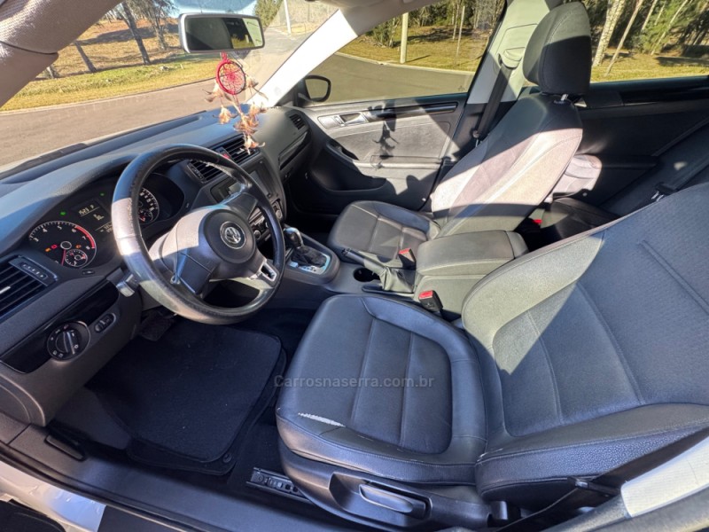 JETTA 2.0 COMFORTLINE FLEX 4P TIPTRONIC - 2011 - GRAMADO