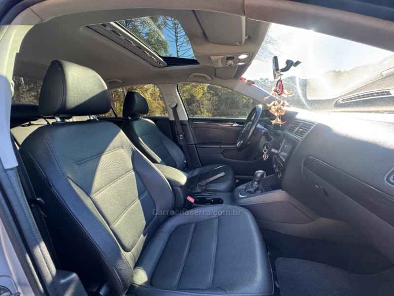 JETTA 2.0 COMFORTLINE FLEX 4P TIPTRONIC - 2011 - GRAMADO