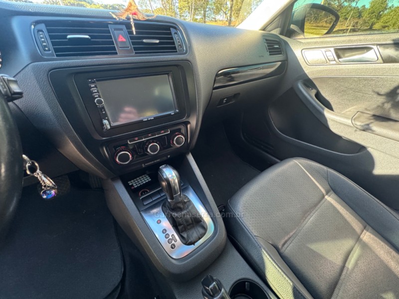 JETTA 2.0 COMFORTLINE FLEX 4P TIPTRONIC - 2011 - GRAMADO