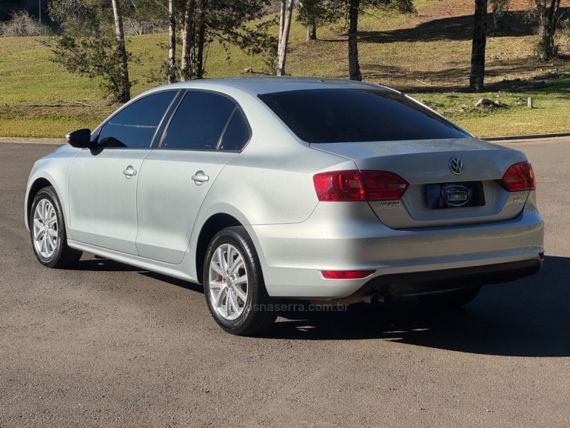 JETTA 2.0 COMFORTLINE FLEX 4P TIPTRONIC - 2011 - GRAMADO