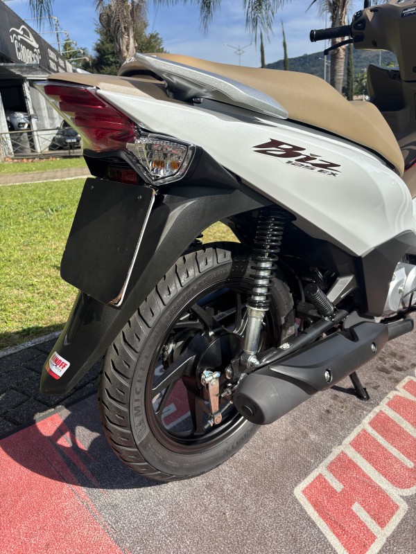 BIZ 125 EX - 2025 - FELIZ