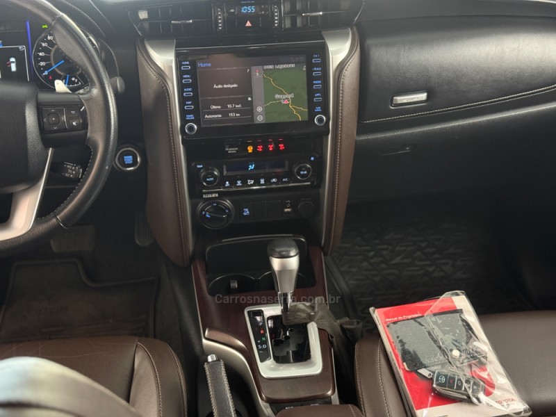 HILUX SW4 2.8 SRX 4X4 7 LUGARES 16V TURBO INTERCOOLER DIESEL 4P AUTOMÁTICO - 2020 - GUAPORé
