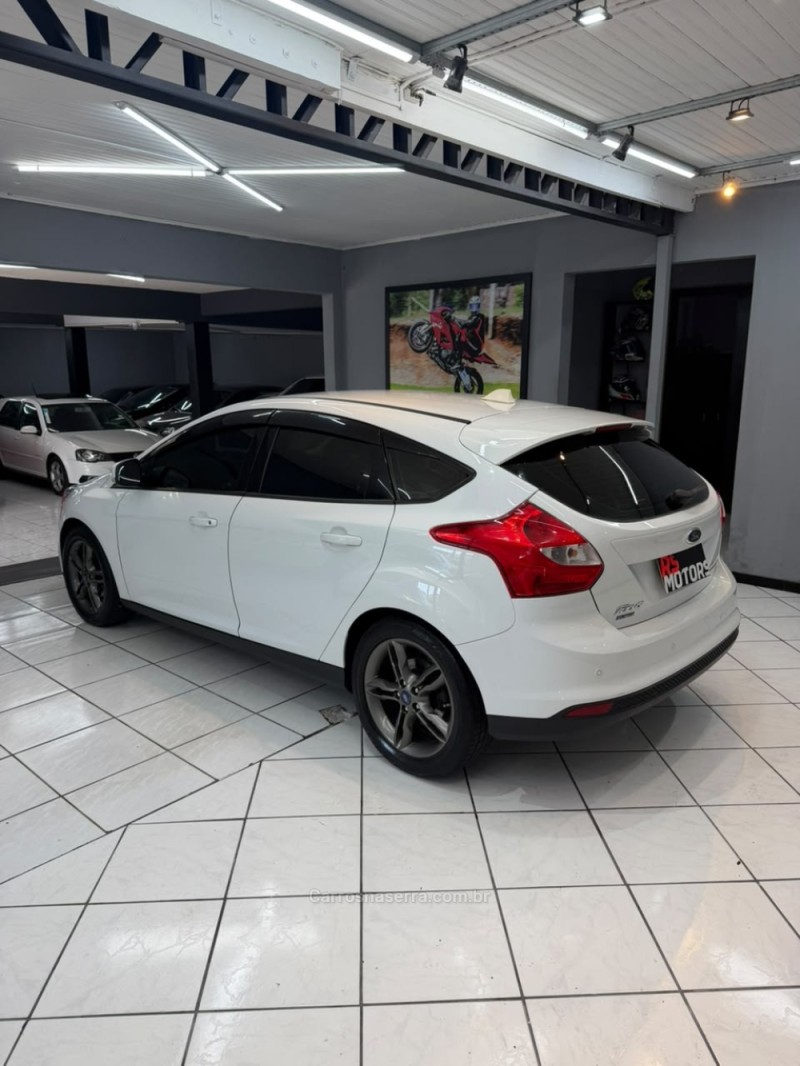FOCUS 2.0 SE HATCH 16V FLEX 4P AUTO - 2015 - CAXIAS DO SUL