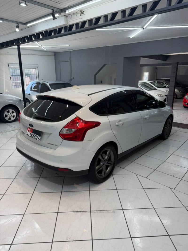 FOCUS 2.0 SE HATCH 16V FLEX 4P AUTO - 2015 - CAXIAS DO SUL