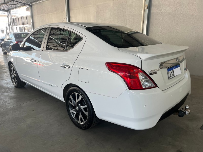 versa 1.6 16v flex unique 4p automatico 2017 caxias do sul