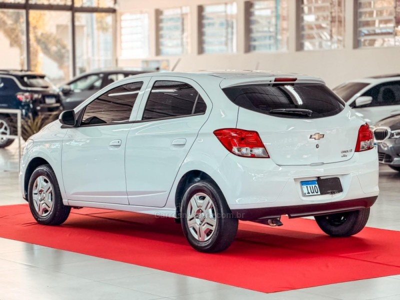 ONIX 1.0 LT 12V FLEX 4P MANUAL - 2014 - NOVA PRATA