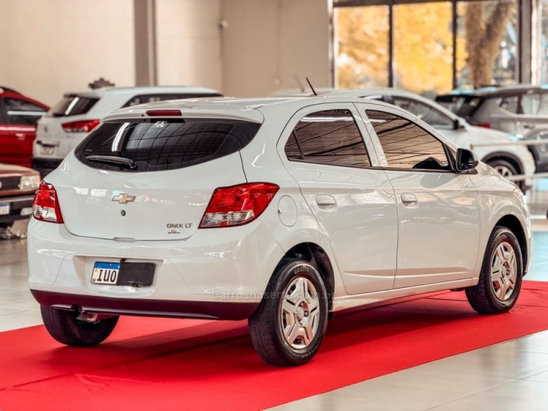 ONIX 1.0 LT 12V FLEX 4P MANUAL - 2014 - NOVA PRATA