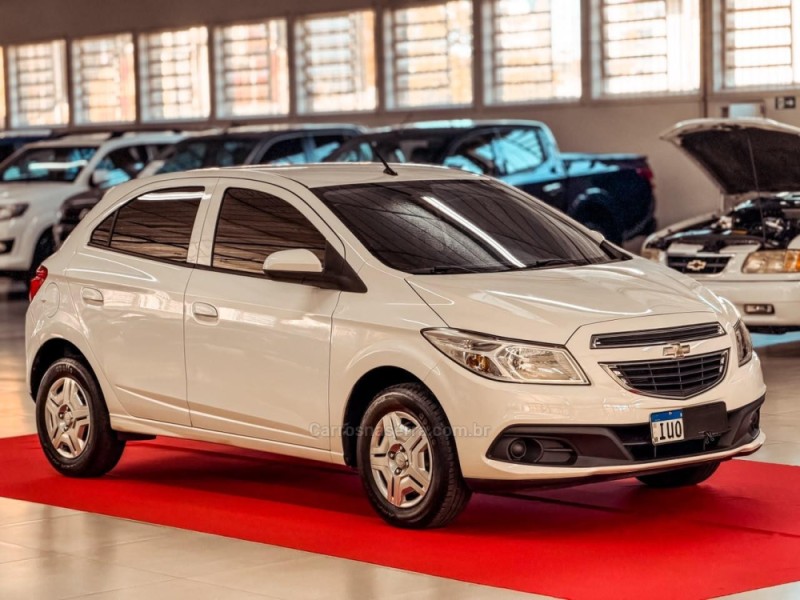 ONIX 1.0 LT 12V FLEX 4P MANUAL - 2014 - NOVA PRATA