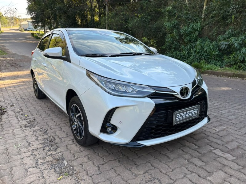 yaris 1.5 xls flex 4p automatico 2023 nova petropolis