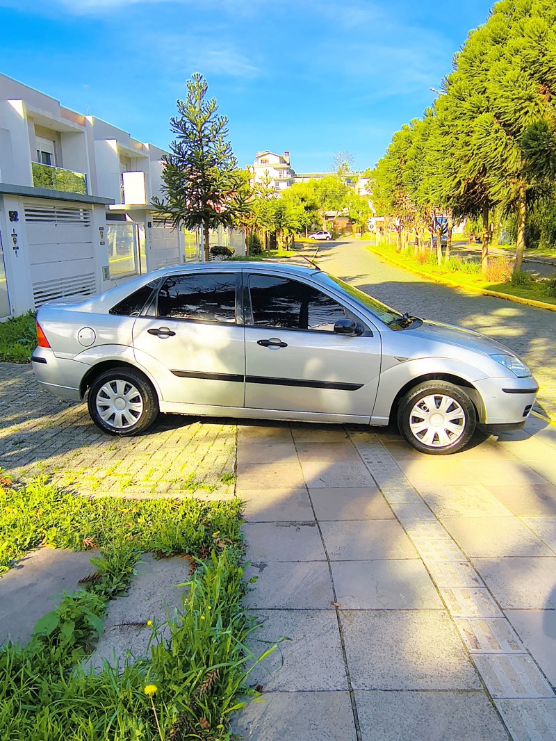 FOCUS 1.6 GL 8V GASOLINA 4P MANUAL - 2005 - FARROUPILHA