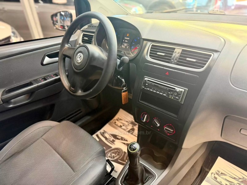 FOX 1.0 ITREND 8V FLEX 4P MANUAL - 2011 - ESTâNCIA VELHA