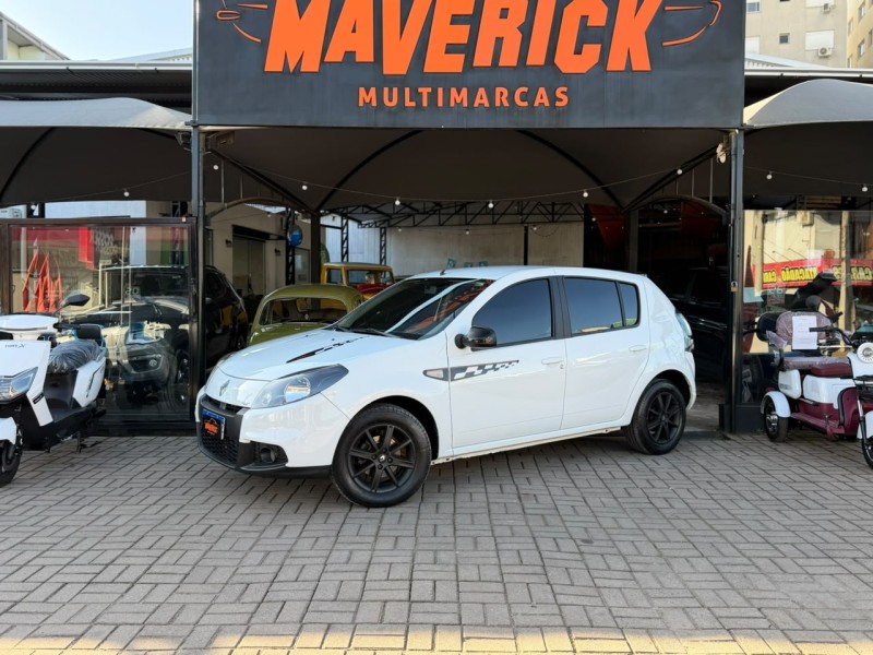SANDERO 1.6 GT LINE LIMITED FLEX 4P MANUAL - 2013 - LAGOA VERMELHA