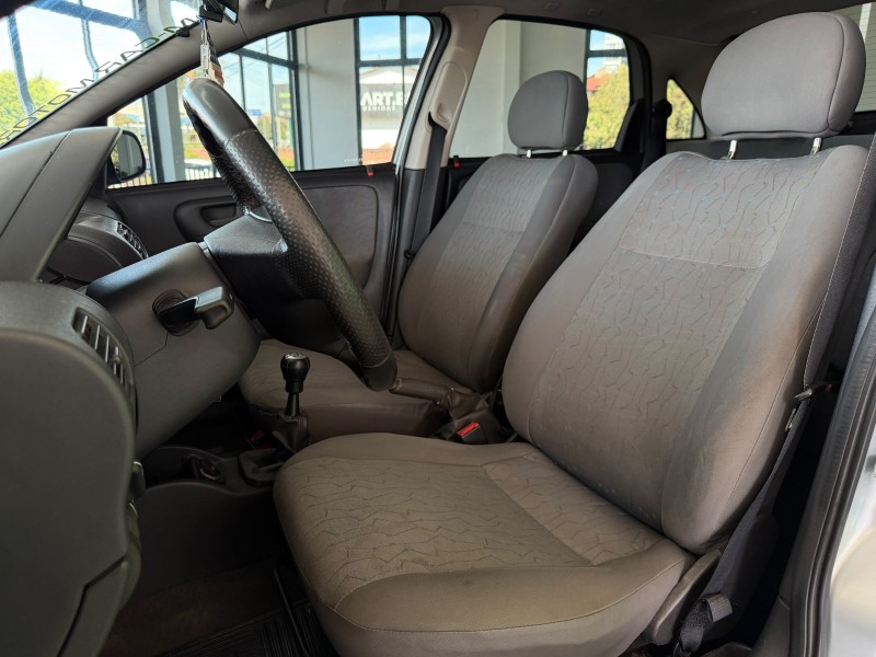 CORSA 1.8 MPFI JOY SEDAN 8V FLEX 4P MANUAL - 2006 - FELIZ