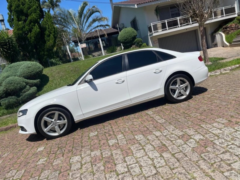 A4 2.0 TFSI AMBIENTE 183CV GASOLINA 4P MULTITRONIC - 2010 - PORTO ALEGRE