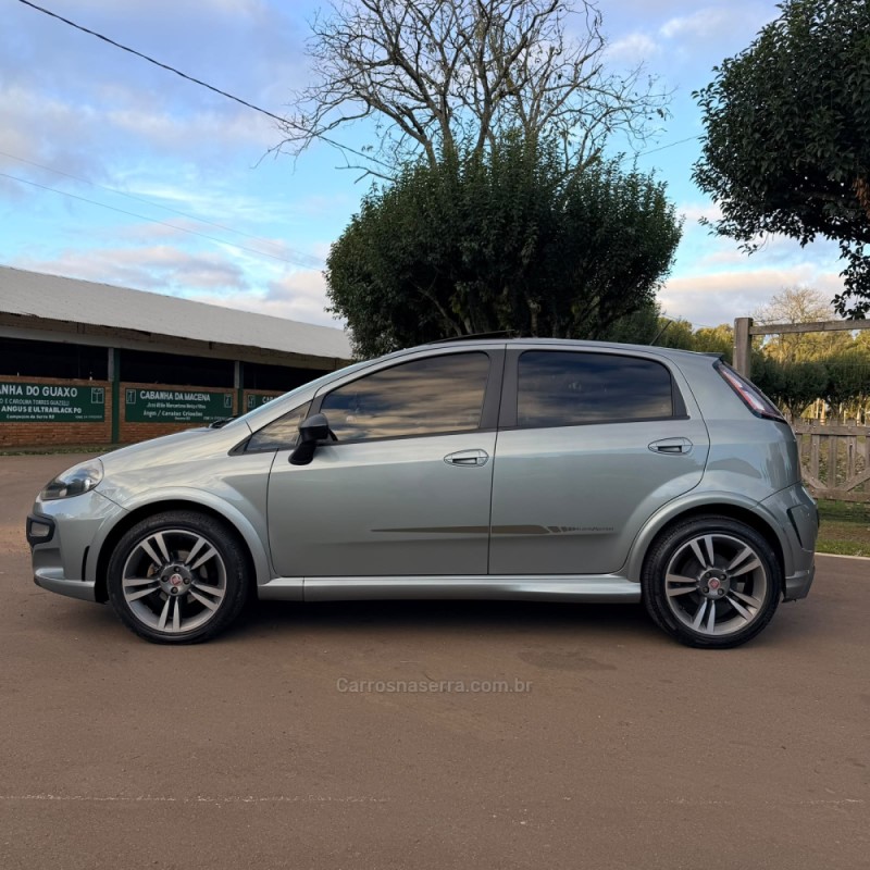 PUNTO 1.8 BLACKMOTION 16V FLEX 4P AUTOMATIZADO - 2016 - VACARIA