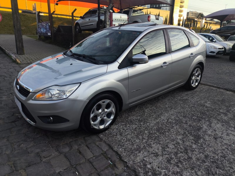 focus 2.0 titanium hatch 16v flex 4p automatico 2012 farroupilha