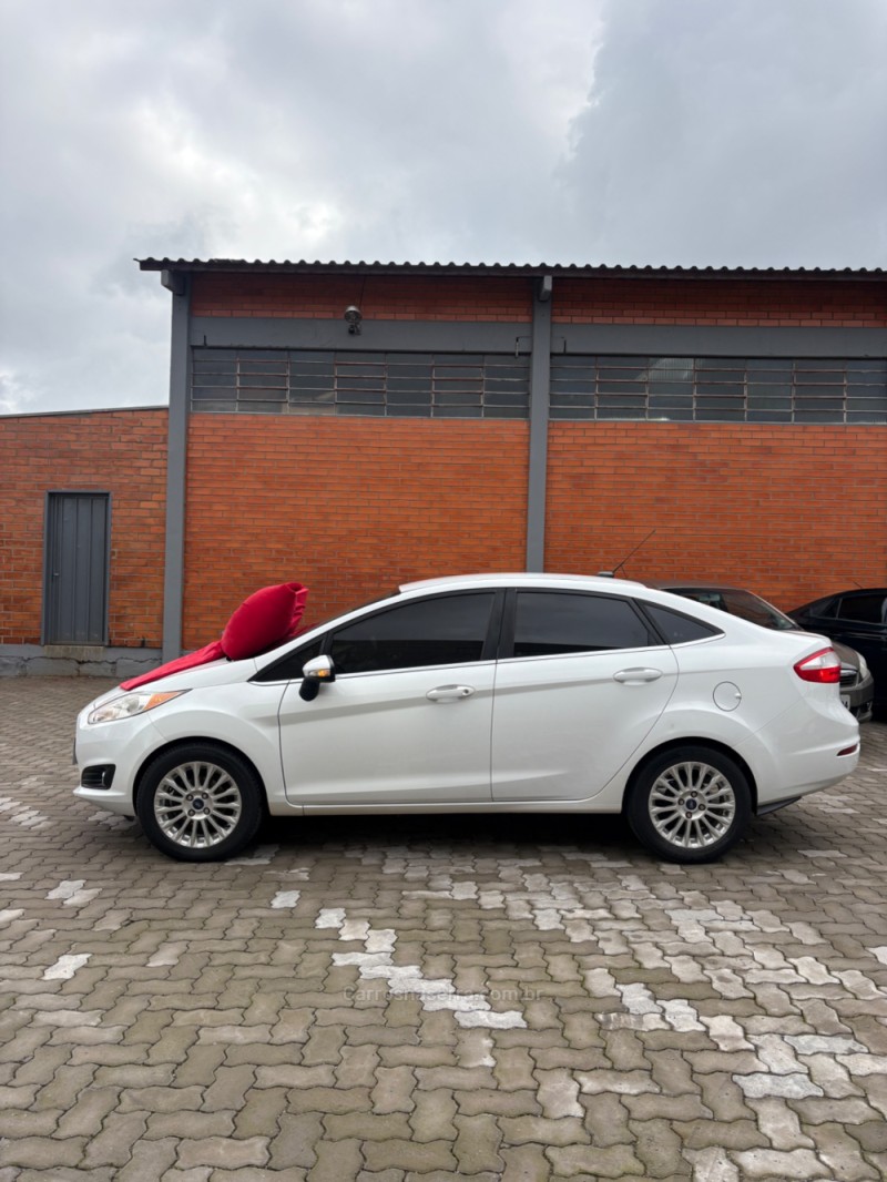 FIESTA 1.6 TITANIUM SEDAN 16V FLEX 4P AUTOMÁTICO - 2014 - CAXIAS DO SUL