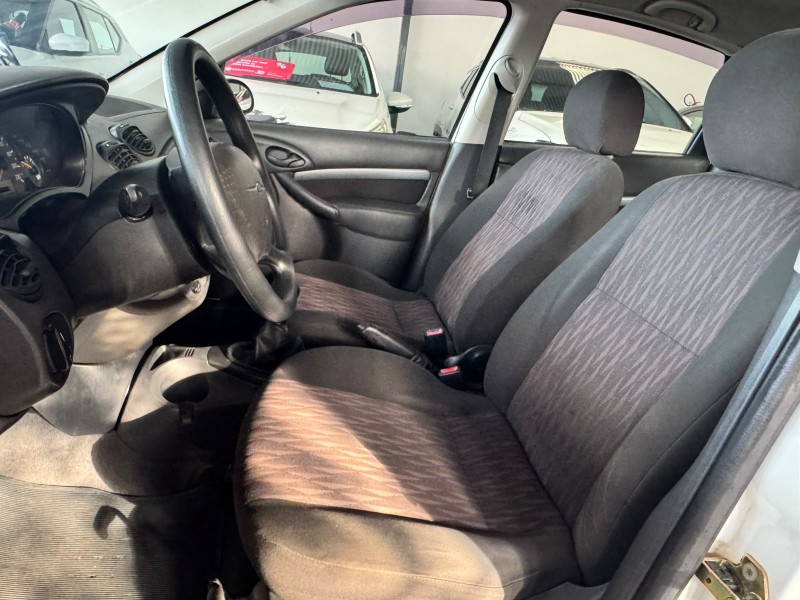 FOCUS 1.6 S SEDAN 16V FLEX 4P MANUAL - 2005 - CAXIAS DO SUL